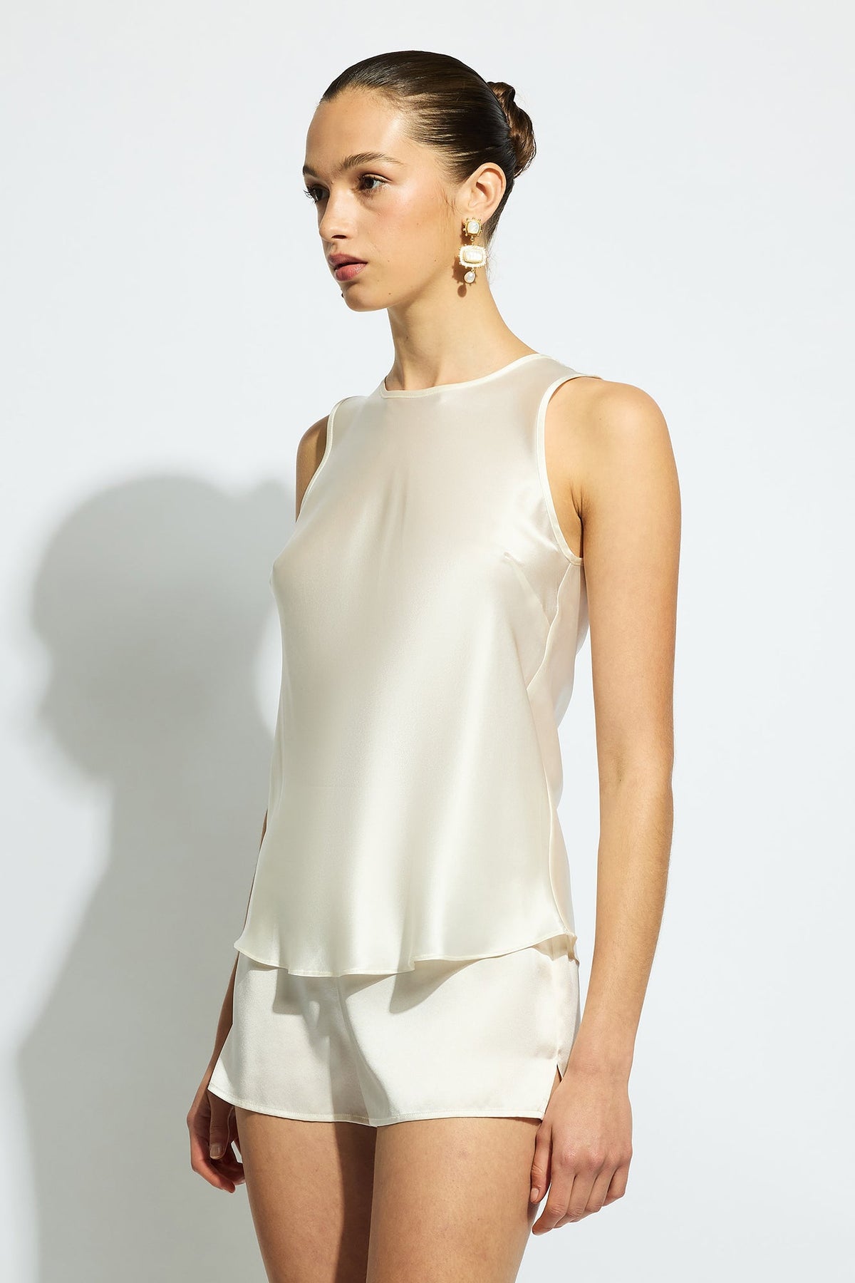 The Pure Silk Singlet By GINIA In Creme