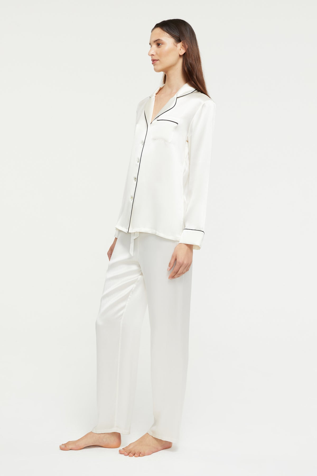 The Fine Finishes Pyjama By GINIA In Creme