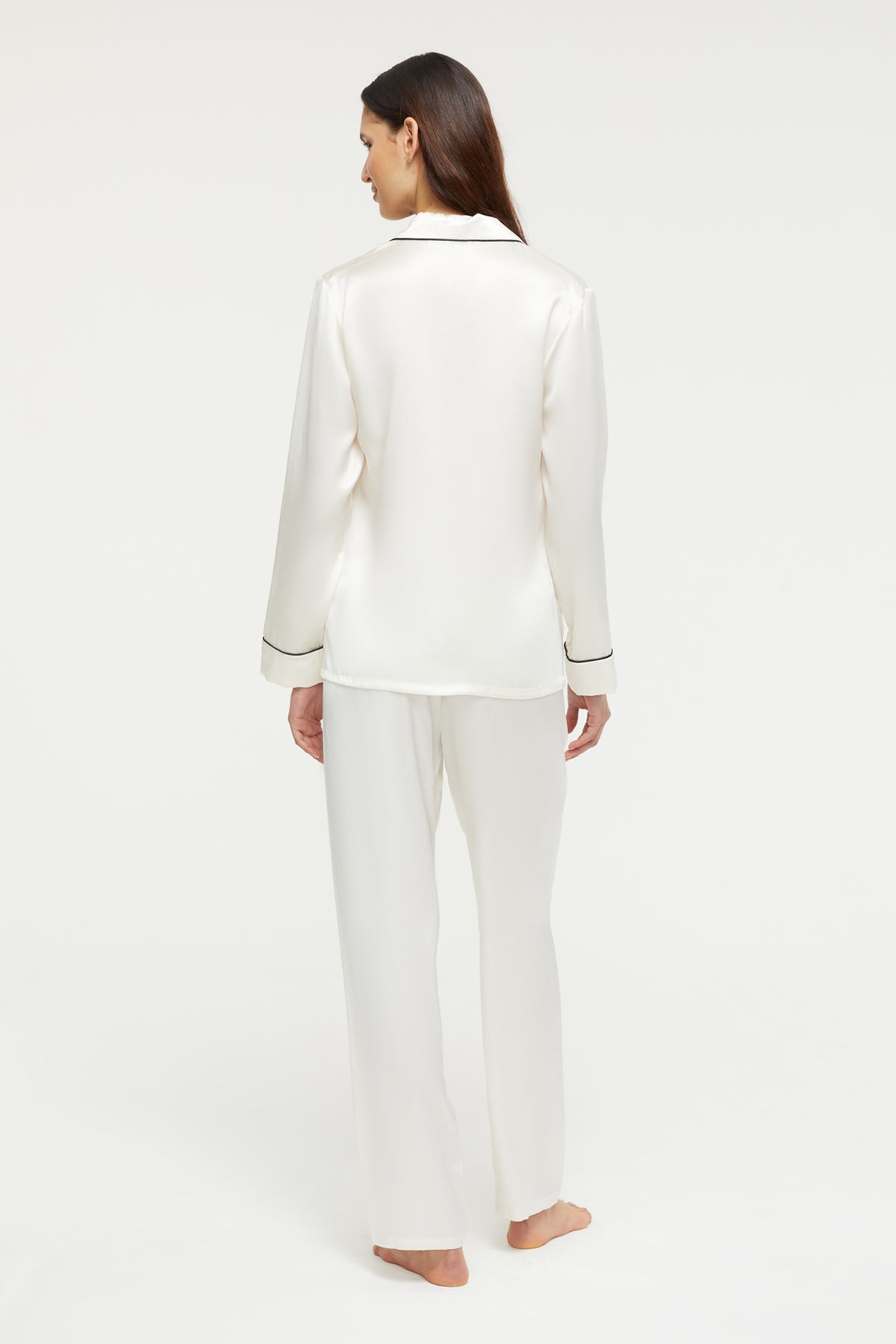 The Fine Finishes Pyjama By GINIA In Creme